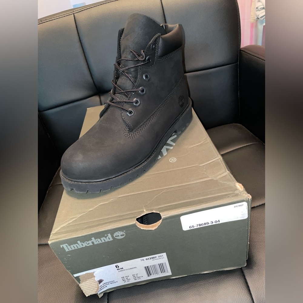 Timberland black boots size 6 youth, womens 8